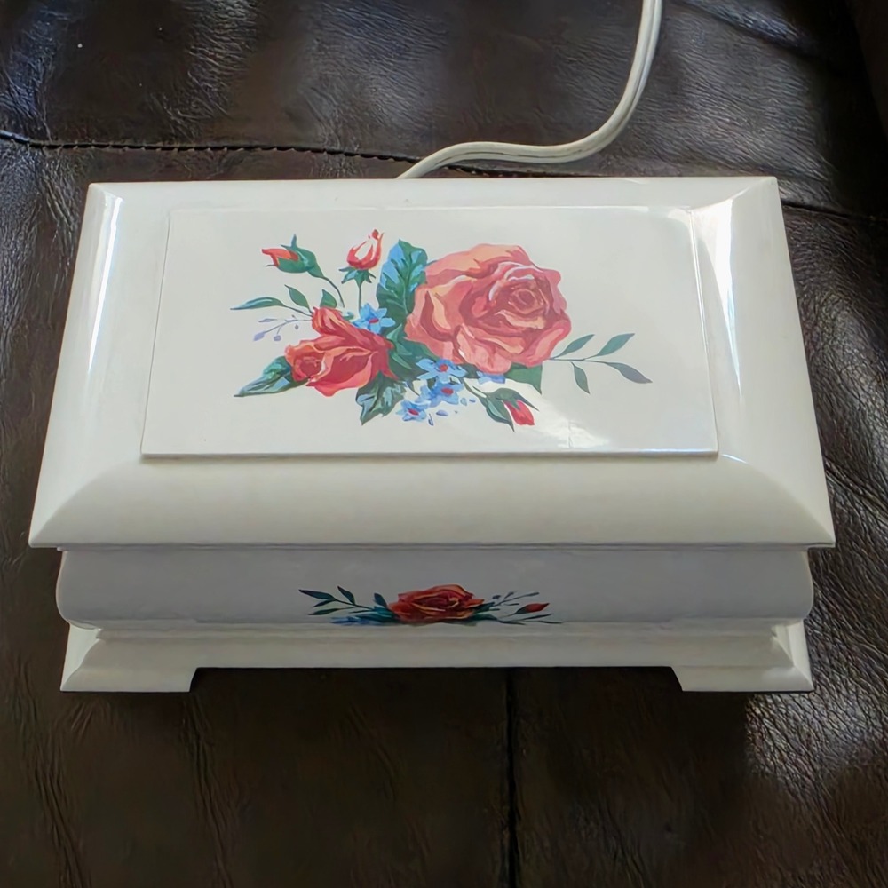 Vintage Spartus Classics Floral Jewelry Box Digital Alarm Clock Model 1252 Ivory